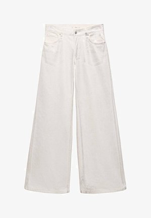 Jean large en denim blanc, présentant une taille haute, deux poches avant et une braguette zippée, avec des détails de couture subtils.