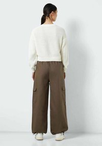 Noisy May NMMAYSA mleczny