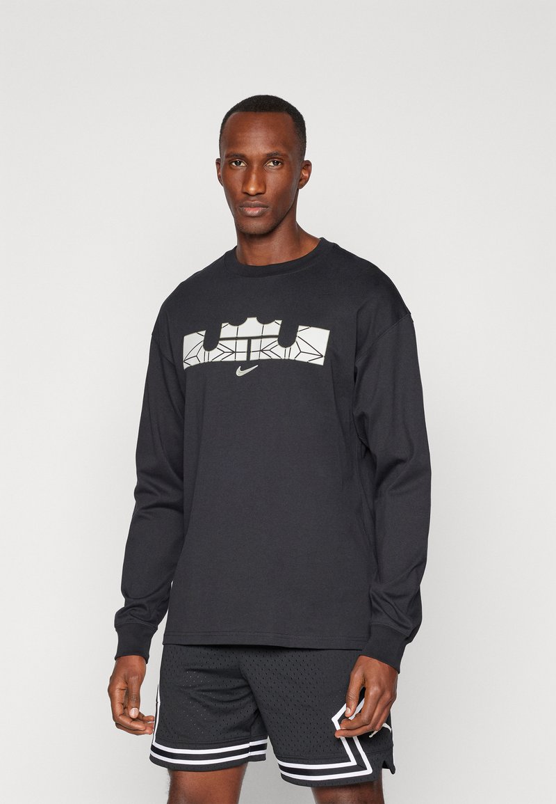 Czarny sweatshirt z długim rękawem z geometrycznym wzorem logo w białym kolorze. Wykonany z bawełny, z okrągłym dekoltem i luźnym krojem.