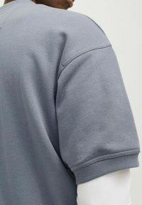 Jack & Jones MIT RUNDHALS - T-shirts basic - flint stone