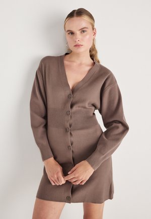 BUTTON DOWN DRESS - Pletené šaty - brown