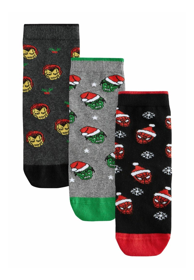 Tri par festive nogavic: siva z motivi Grincha v zeleni in rdeči barvi, črna z rdečimi obrazi Spider-Mana in snežinkami, ter temno siva z obrazi Iron Mana v rumeni barvi.