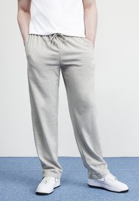 Nike Sportswear - CLUB PANT - Pantalon de survêtement - grey heather/(white) Image miniature 1