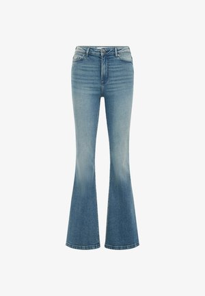 Vaaleansiniset, korkeavyötäröiset farkut, joissa on liehuva lahje, viisi taskua ja haalistunut pesu, varustettuna napitus- ja vyölenkeillä.