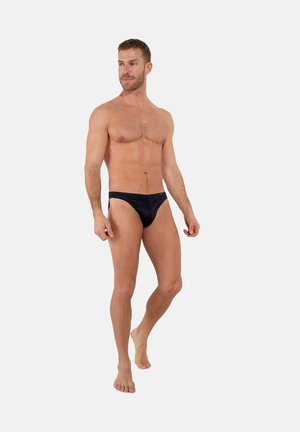 Costume da bagno nero in tessuto liscio, con design a vita bassa, fascia in vita morbida e copertura minima per una maggiore libertà di movimento.