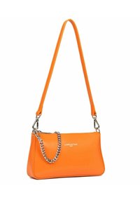 Borsa a tracolla in pelle arancione con un design elegante, dotata di una tracolla a catena removibile e una superficie liscia. Logo visibile sulla parte frontale.