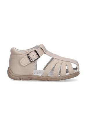 Sandal de cuero beige claro con lados abiertos, cierre de hebilla y suela de goma flexible. Presenta cortes horizontales para una mayor transpirabilidad.