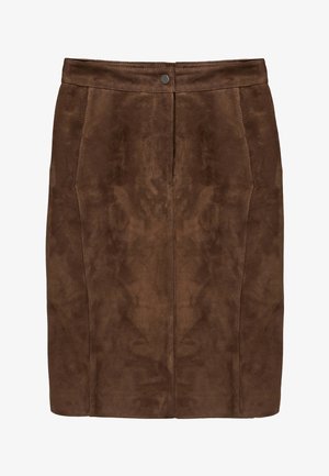 Jupe en daim marron longueur genou avec couture centrale à l'avant et fermeture par bouton métallique à la taille.