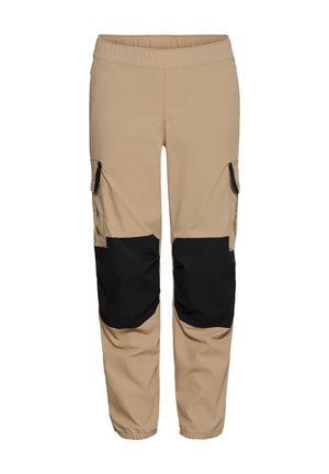 Beige cargobroek met zwarte kniestukken, elastische tailleband en boorden, voorzien van zijflappzakken voor functionaliteit en duurzaamheid.