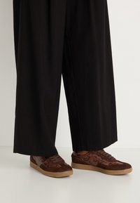 EMPORIA - Športni copati - brown