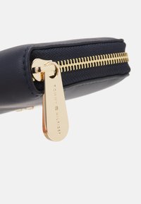 Tommy Hilfiger POPPY REFORM  - Portafoglio - space blue