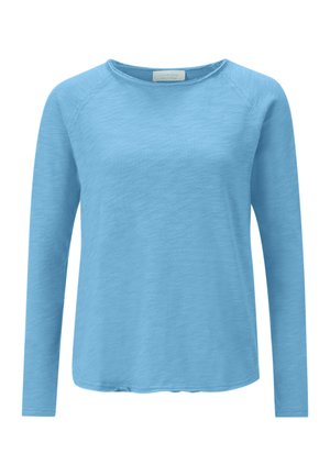 Chemise à manches longues bleu clair avec un col rond, une coupe décontractée et une texture chinée subtile.