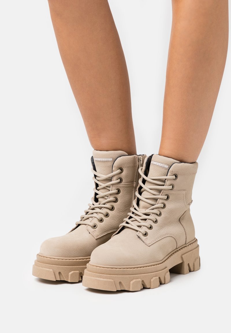 bullboxer beige boots