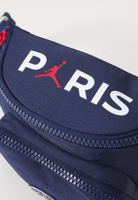 Jordan PARIS ST. GERMAIN PSG CROSSBODY BAG - Article de supporter d'équipe de club - midnight navy