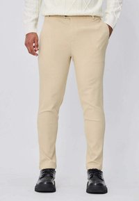 Non sélectionné, beige