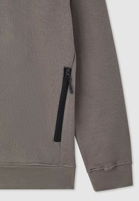 Felpa grigia con tasca laterale con zip nera, polsini a coste e finitura in tessuto testurizzato. Design semplice e funzionale.
