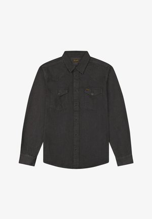 Tmavosivá dlhá košeľa na gombíky s bodovým golierom a dvoma prednými vreckami so záklopkou a gombíkmi, s viditeľnými švami.