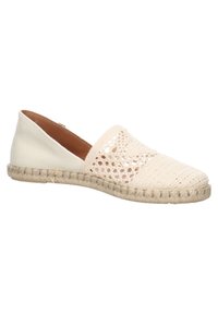 Espadrilles de color beige claro con parte superior de crochet trenzado, con talón cerrado y suela de yute. Textura suave y diseño sencillo con acentos mínimos.
