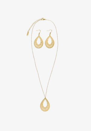 Złocony naszyjnik i pasujące kolczyki w kształcie kropli z filigranowymi wzorami z misternymi wycięciami na delikatnym łańcuszku.
