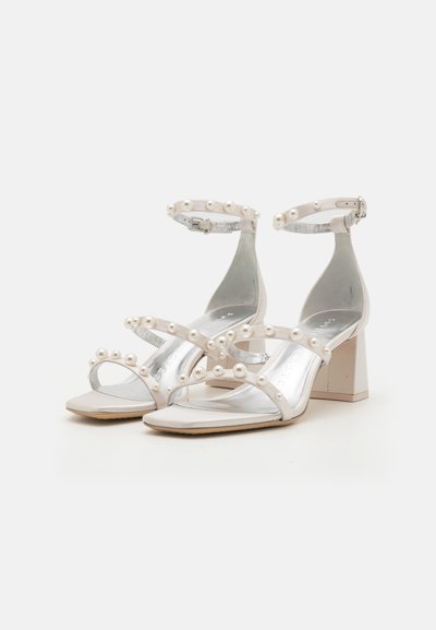 Sophia Webster ROSALIN MID BLOCK - Sandales - ivory