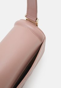 BOSS ARIELL SADDLE  - Olkalaukku - light beige