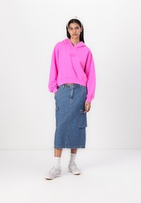 GAP LOGO CROPPED - Sweatshirt - standout pink