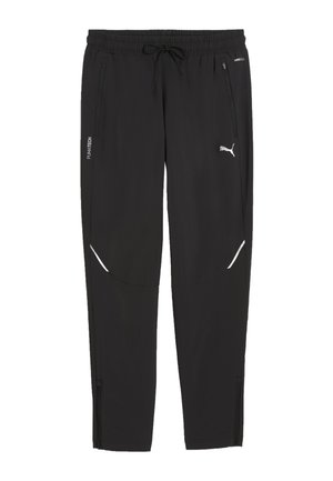 Czarne spodnie sportowe Puma z elastycznym pasem, sznurkiem, kieszeniami zapinanymi na zamek po bokach oraz białym logo Puma na prawej nodze.