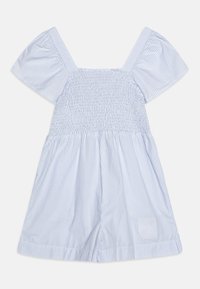 Gestreiftes Kleid in Blau und Weiß mit kurzen Puffärmeln, gerafftem Oberteil und fließendem Rock. Aus leichtem Stoff gefertigt, weiche Textur.
