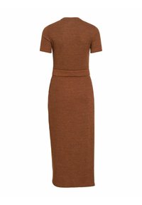 Robe marron à manches courtes, longueur cheville, vue de dos, avec taille cintrée et silhouette droite et élancée.