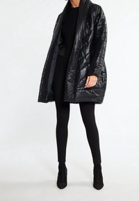 faina Kort kappa / rock - black