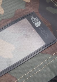 The North Face BASE CAMP DUFFEL - M - Saco de viagem - kelp tan/black