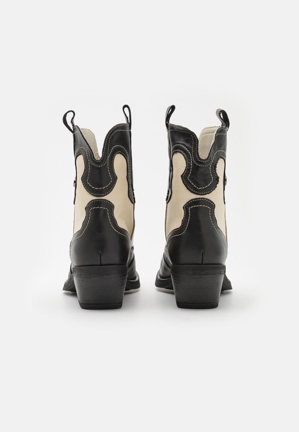 WAYNOA - Cowboy/biker ankle boot2