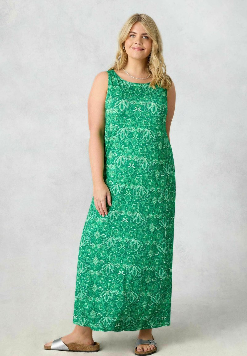 Maxiklänning i grönt tyg med detaljerat vit paisley- och blommönster. Ärmlös design, rundad halsringning, når till ankeln.