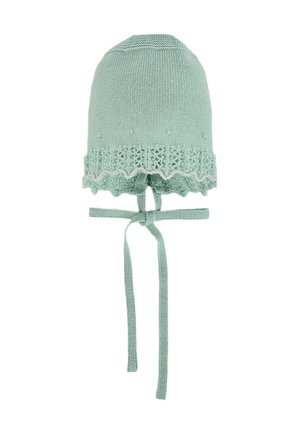 Cuffietta per neonato lavorata a maglia verde chiaro con bordo in pizzo e lunghi nastri da legare sotto il mento.
