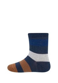 Stripete sokker i marineblått, lys grått, hvitt og brunt. Strikket tekstur med en ribbestrikket mansjett og forsterket tå. Ankellengde design.