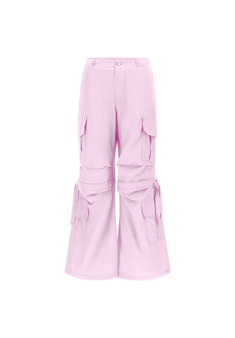 Vaatepunaiset cargo-housut leveillä lahkeilla, sivutaskuilla ja säädettävillä nauhakiinnityksillä lahkeensuissa. Valmistettu puuvillasta, jonka pinta on sileä.