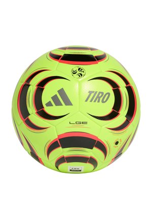 Fluorescenčne žltá Adidas Tiro futbalová lopta s čiernymi a červenými akcentmi, certifikovaná kvalita FIFA, stredové logo a viditeľný text "LGE".