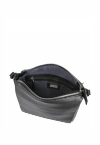 Borsa a mano in pelle nera con chiusura a zip, caratterizzata da una texture liscia e da un interno in tessuto scuro. Include tasche interne per l'organizzazione.