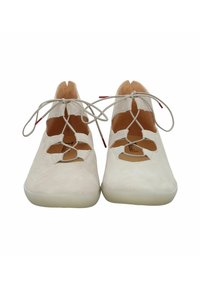 Helle beige Wildlederschuhe mit runder Spitze, Cut-out-Design und überkreuzten Schnürsenkeln. Weicher Textur und gepolsterter Innenraum.