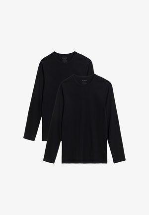 Dwa czarne T-shirty z długim rękawem, wykonane z miękkiego materiału, z okrągłym dekoltem, charakteryzujące się minimalnym przeszyciem i brakiem widocznych wzorów lub akcentów.