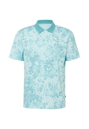 Lichtblauw poloshirt met korte mouwen, een gestructureerde effen kraag en een abstract, gevlekt patroon op het lijfje en de mouwen.