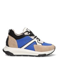 Baskets en cuir bleu, avec des accents en daim beige, un mesh noir et des rayures blanches, dotées d'une semelle texturée et d'un talon rembourré.