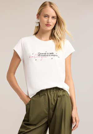 Motivi, T-SHIRT CON SCRITTA E RICAMO DI PIETRE - Camiseta estampada - bianco