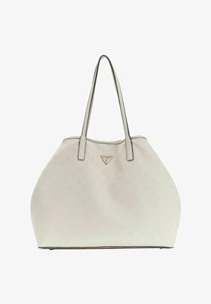 Sac tote blanc avec fines bretelles doubles, motif embossé et petit logo triangulaire doré Guess au centre devant.