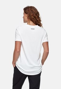 Mammut MOUNTAIN - T-shirt till träning - white