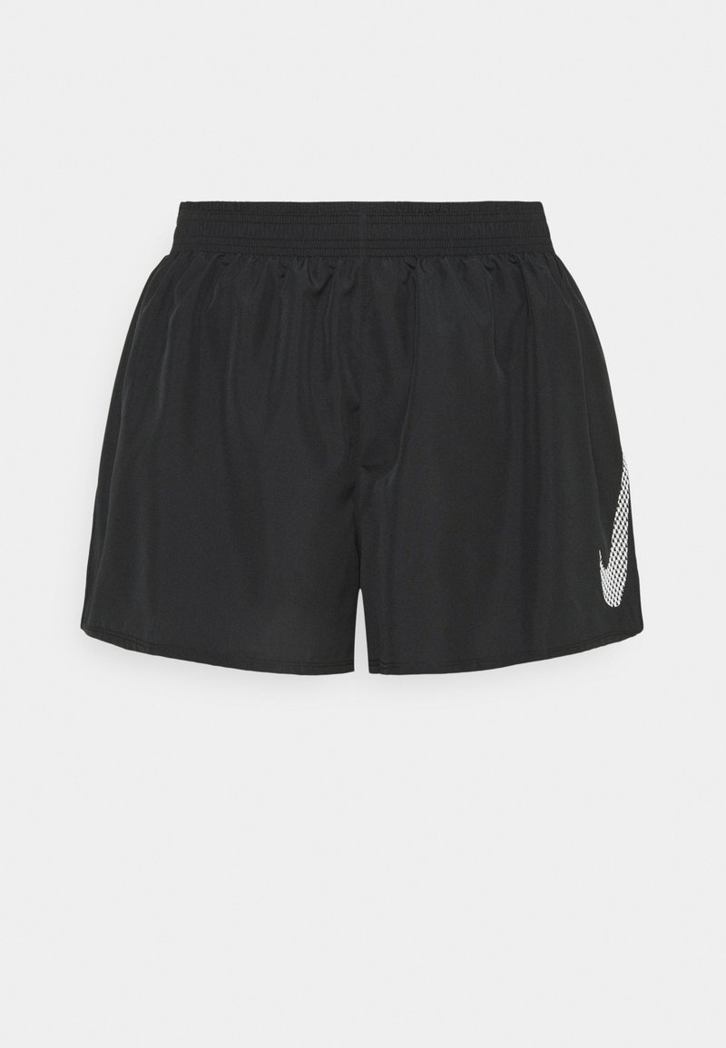 Shorts de sport noirs avec une taille élastique et un logo Nike Swoosh à damier blanc sur la jambe gauche.