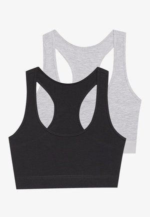 Zwei Stoff-Sport-BHs: einer schwarz und einer hellgrau. Jeder hat einen runden Ausschnitt und ein Racerback-Design mit einer engen Passform.
