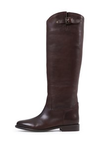 Botte en cuir marron hauteur genou avec un bout arrondi, texture lisse, détail de boucle sur le côté et un petit talon.