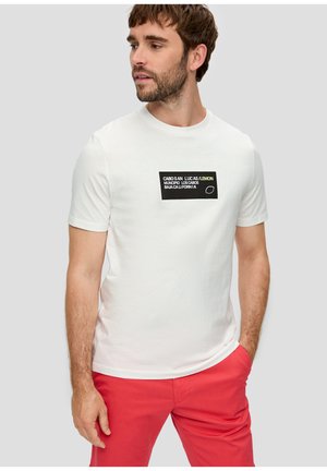 s.Oliver MIT FRONT - Print T-shirt - weiß