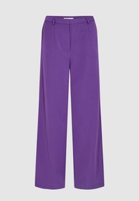 Pantalon à jambes larges en tissu violet vif, avec un devant plat, deux poches latérales et une texture lisse. Design sur mesure avec une finition soignée.